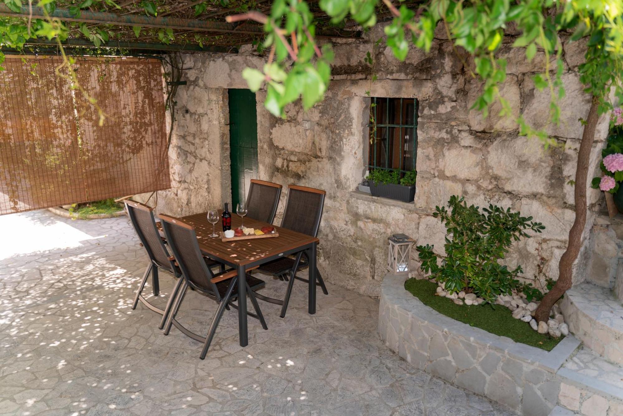 Apartments Srdanovic Omiš Eksteriør billede