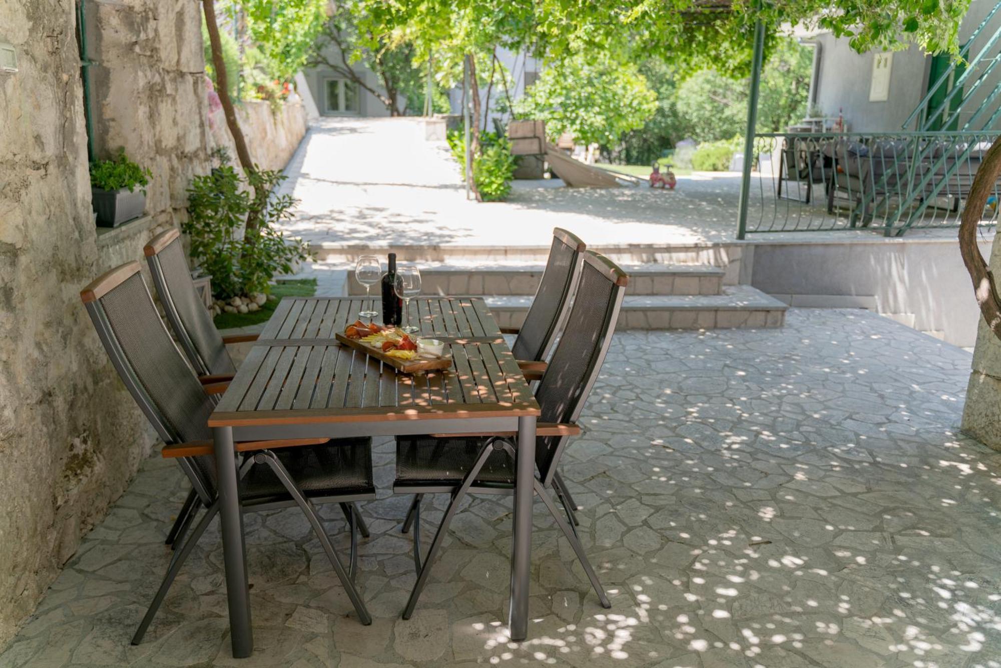 Apartments Srdanovic Omiš Eksteriør billede