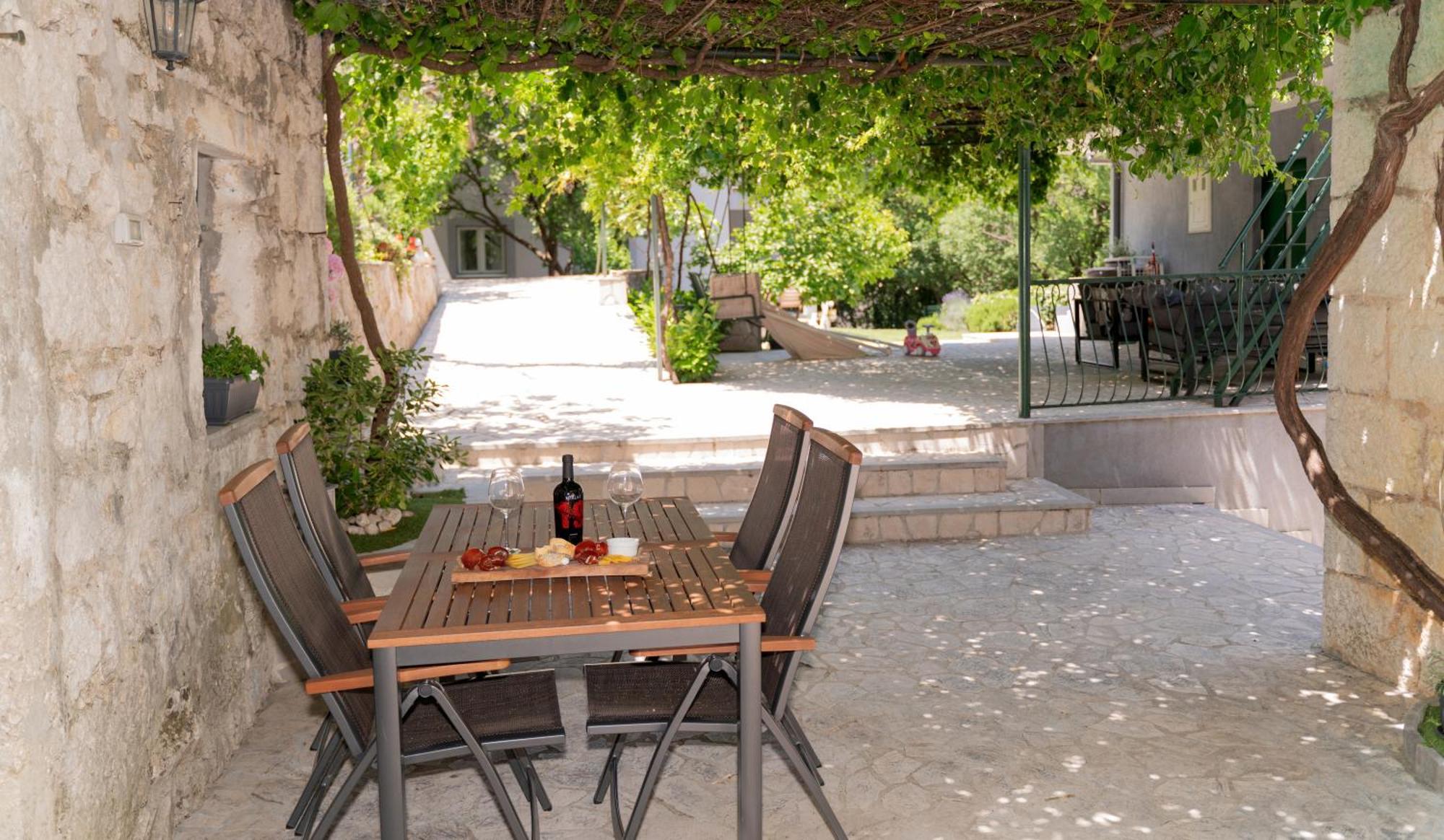 Apartments Srdanovic Omiš Eksteriør billede
