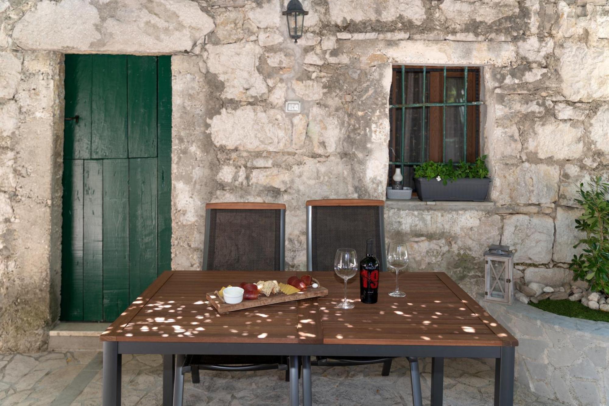 Apartments Srdanovic Omiš Eksteriør billede