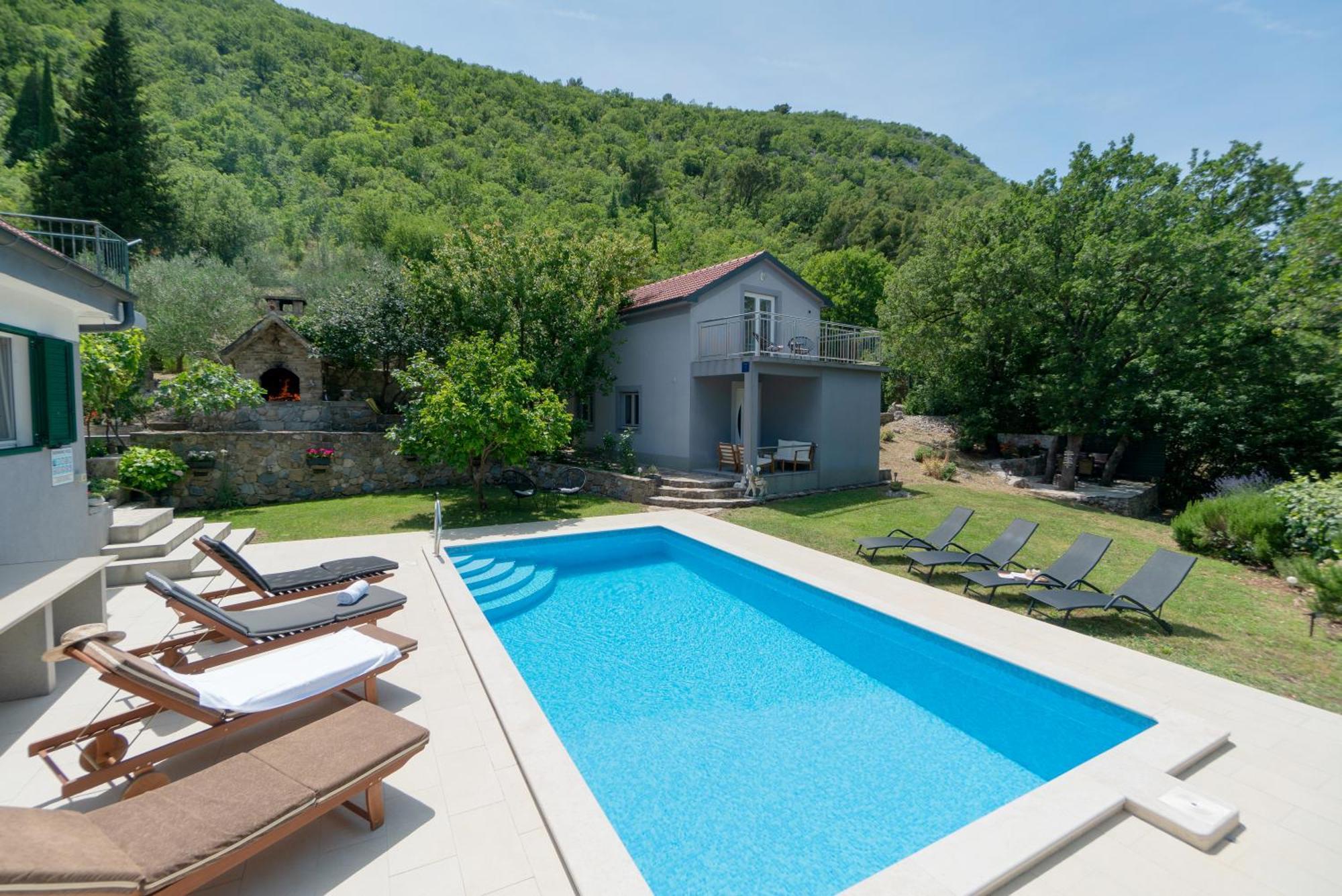 Apartments Srdanovic Omiš Eksteriør billede