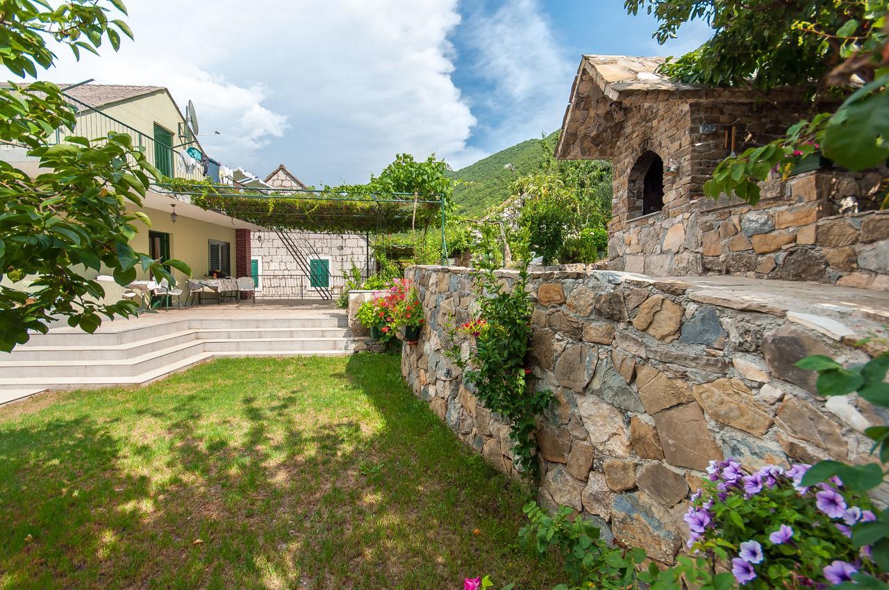 Apartments Srdanovic Omiš Eksteriør billede